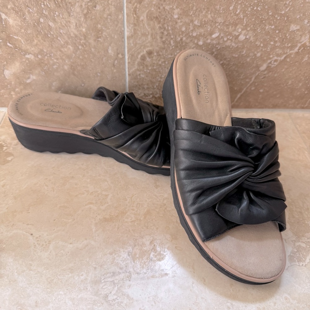 Clarks Jillian Leap Leather Scrunch Slide Sandals